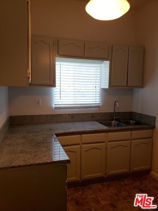 731 S Boyle Avenue Property Photo 26
