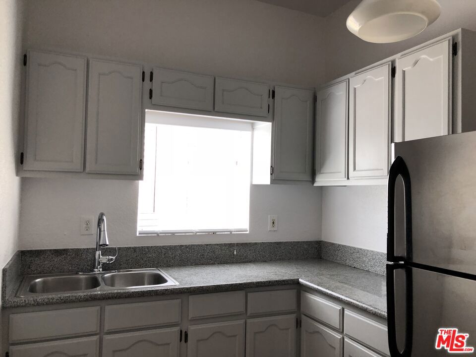 731 S Boyle Avenue Property Photo 64