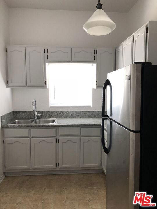 731 S Boyle Avenue Property Photo 65