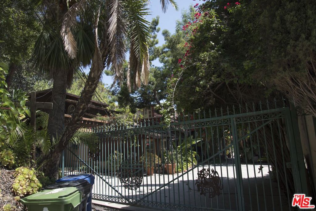 1023 Hollybush Property Photo 7