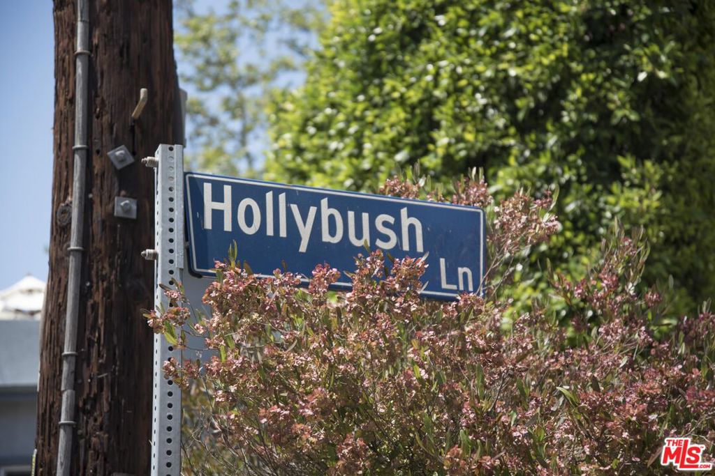 1033 Hollybush Property Photo 1