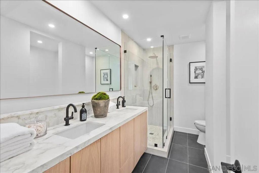 4747 Marina Dr 23 Property Photo 11