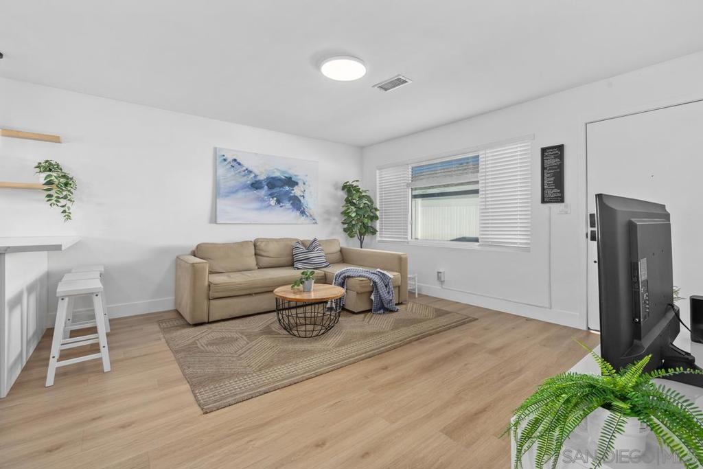 127 W Saxon Property Photo 10