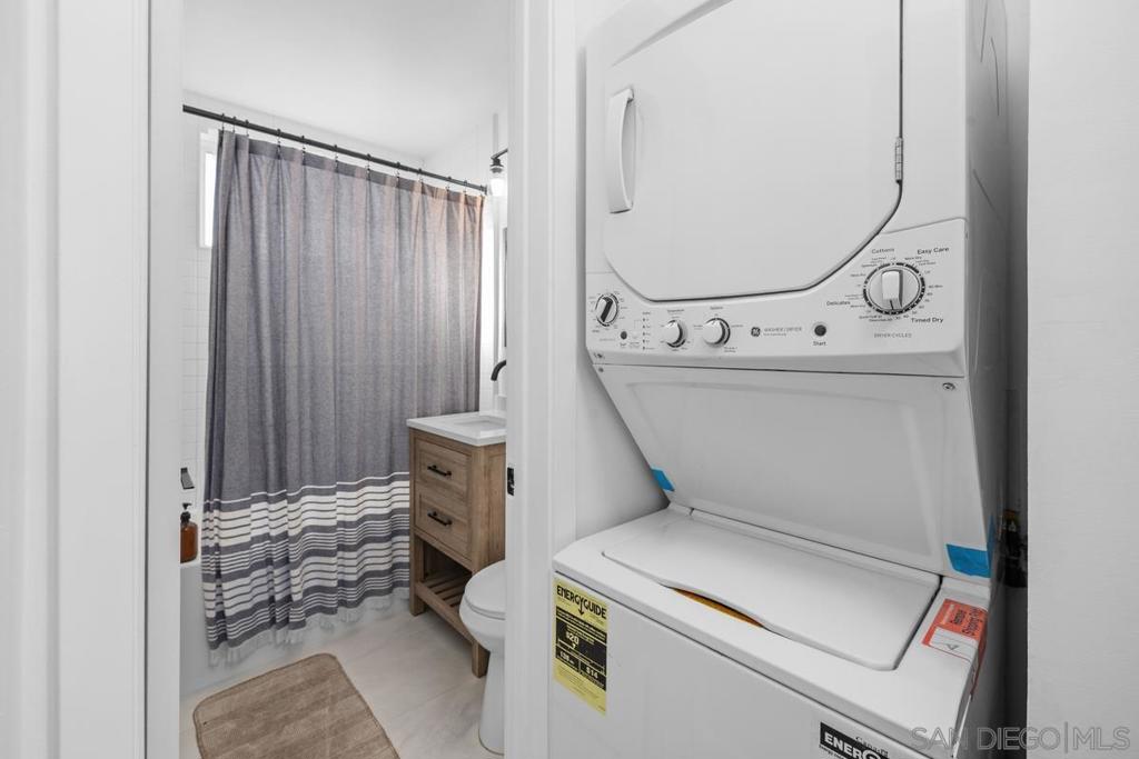 127 W Saxon Property Photo 16