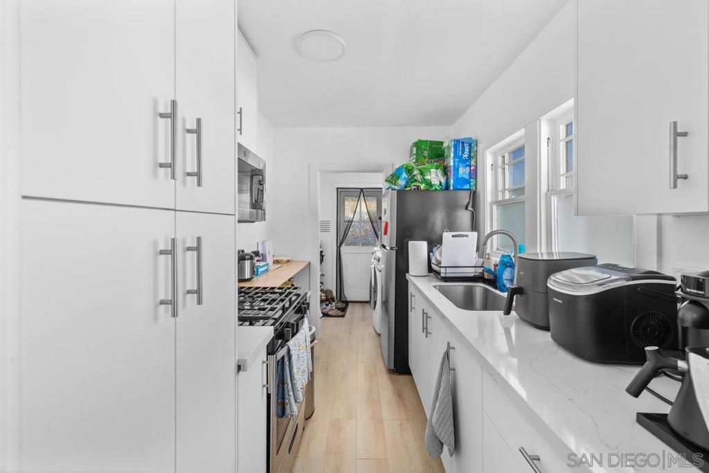 127 W Saxon Property Photo 25