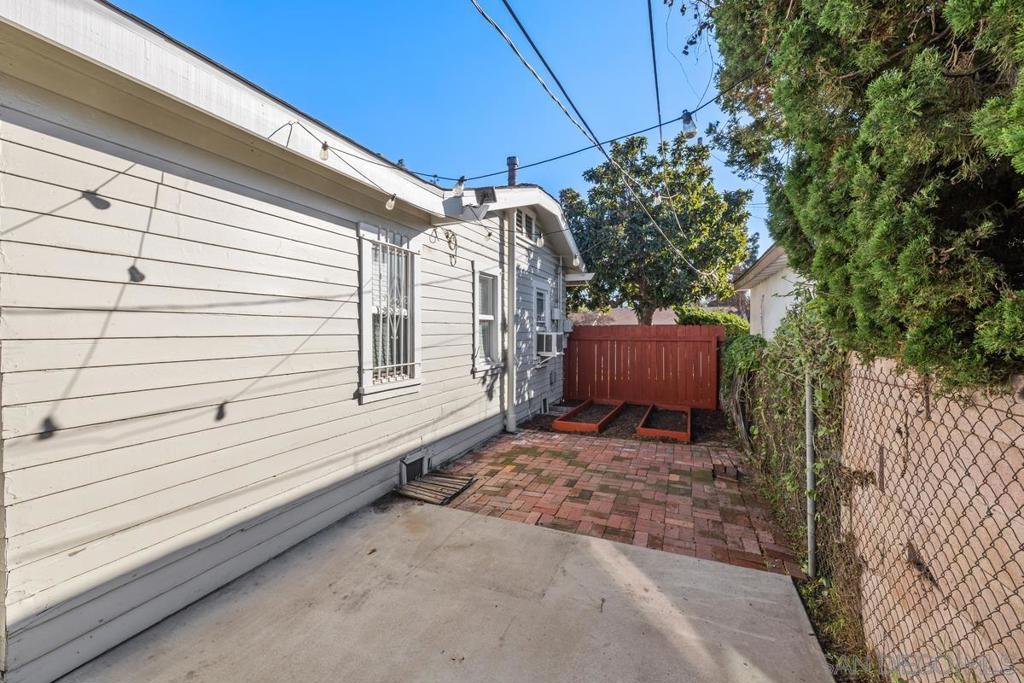 127 W Saxon Property Photo 30