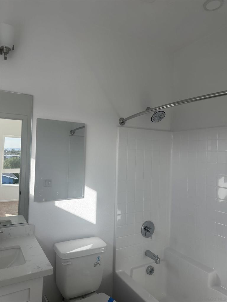 4952 Ocean View Blvd Property Photo 18