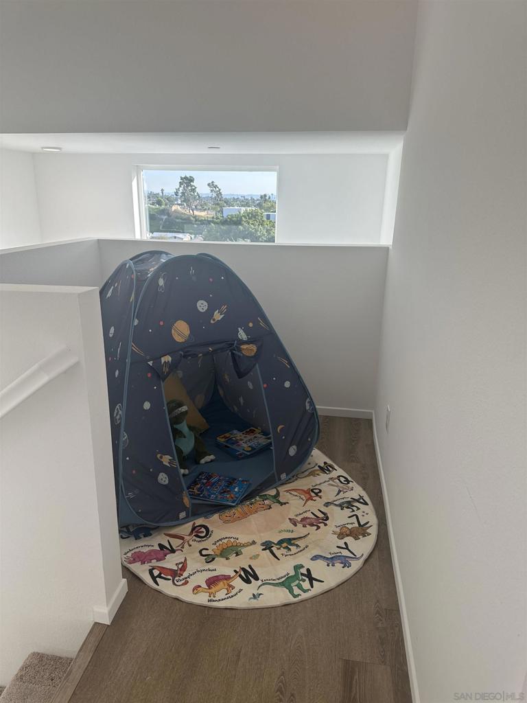 4952 Ocean View Blvd Property Photo 23
