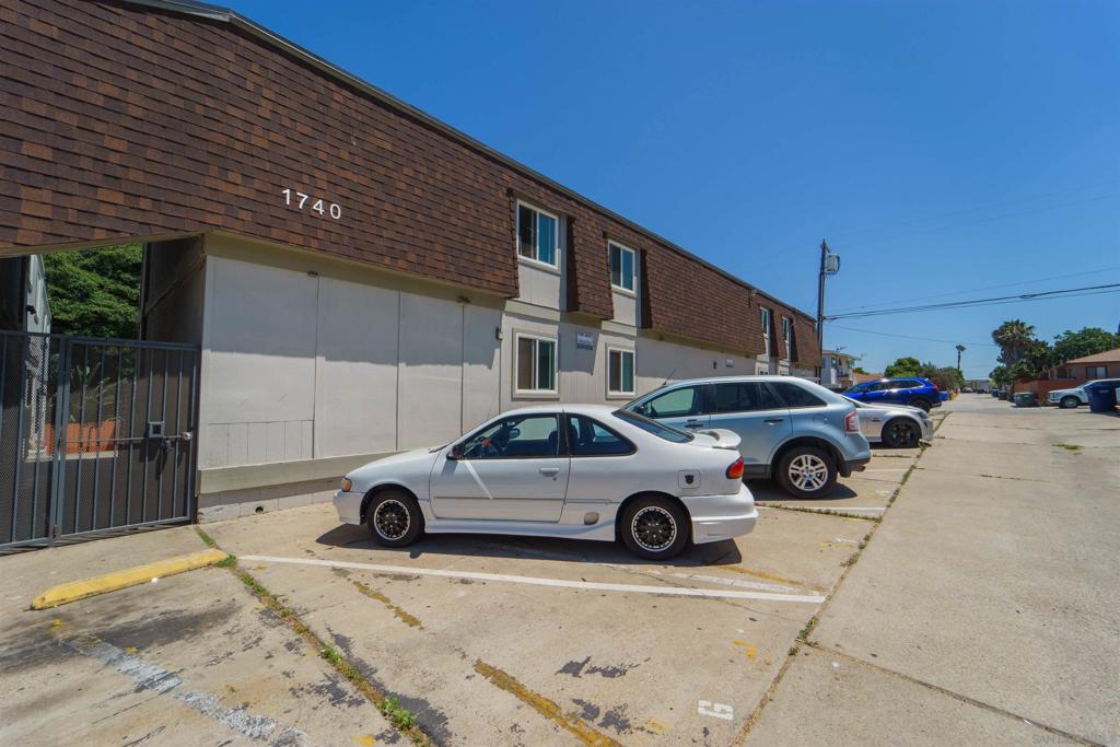 1740 N Ave Property Photo 10