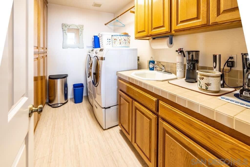 2110 Locust St Property Photo 3