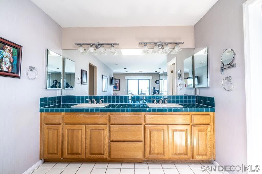 2110 Locust St Property Photo 5