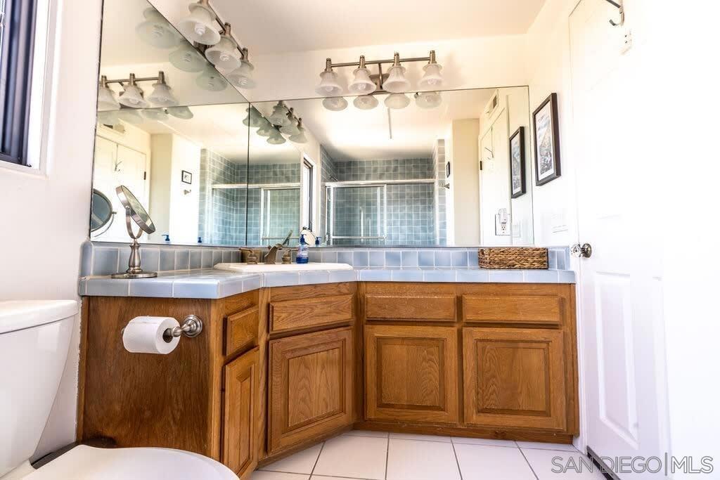 2110 Locust St Property Photo 7