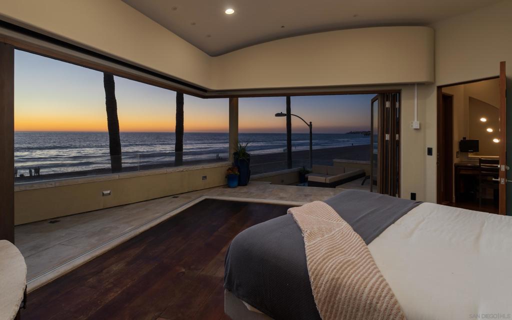 3921 Ocean Front Walk Property Photo 8