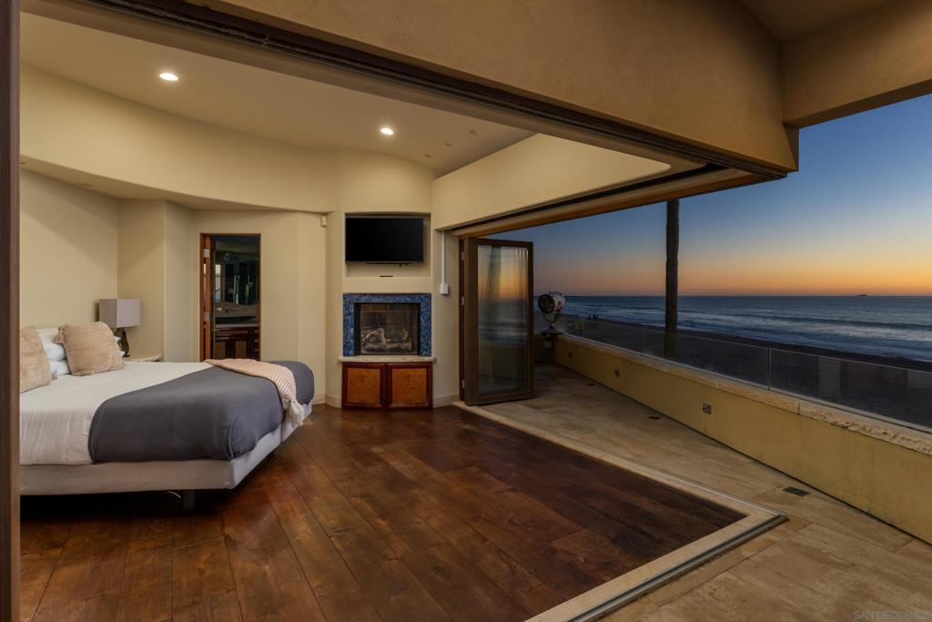 3921 Ocean Front Walk Property Photo 9
