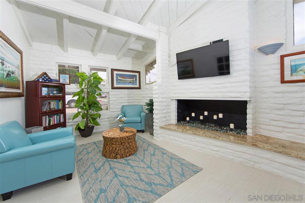 4526 Cass Street Property Photo 10