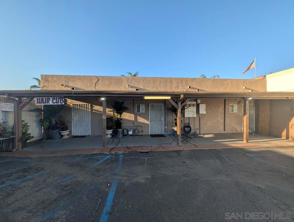 1025 E Valley Pkwy Property Photo 10