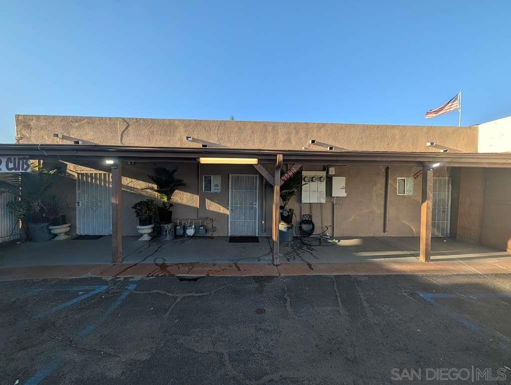 1025 E Valley Pkwy Property Photo 14