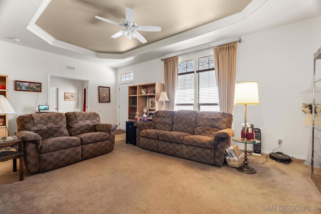 525 W El Norte Parkway 75 Property Photo 10