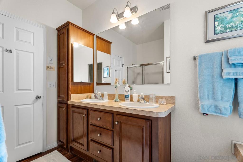 525 W El Norte Parkway 75 Property Photo 23
