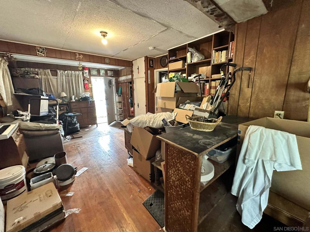 3549 51 42nd St Property Photo 7