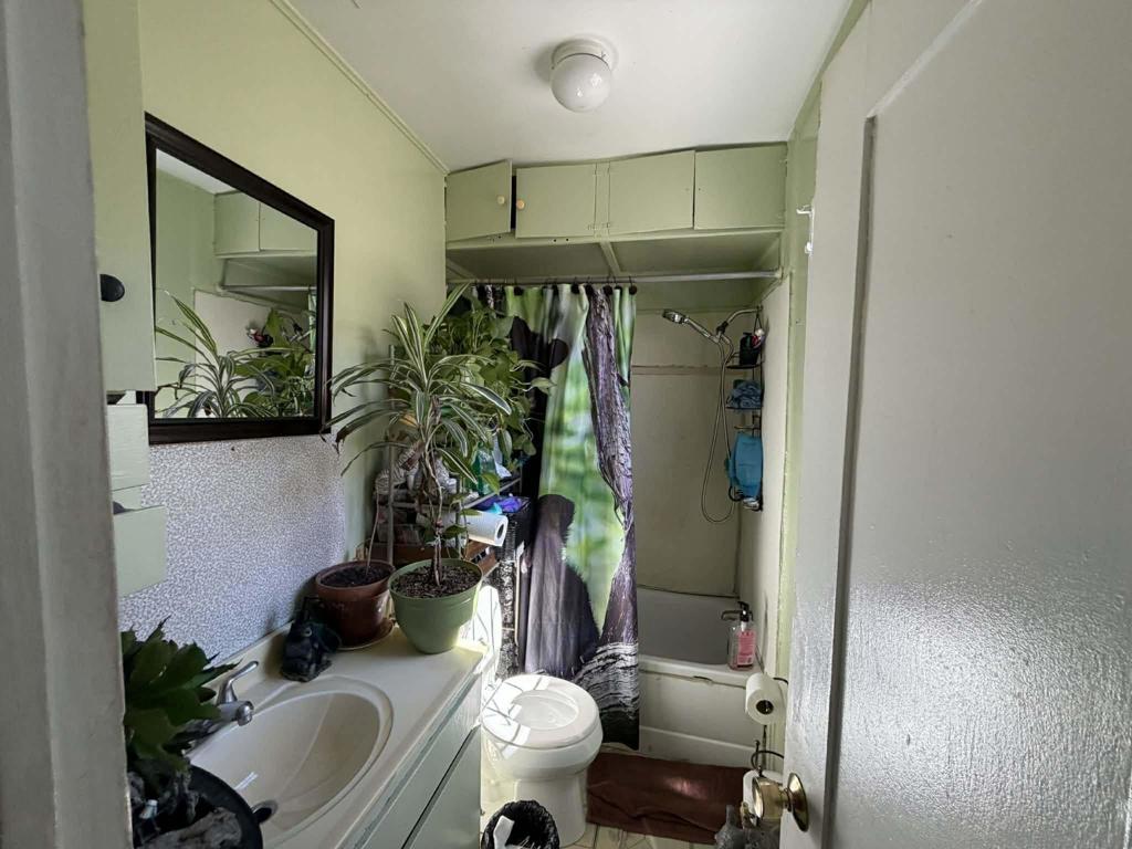 3549 51 42nd St Property Photo 16