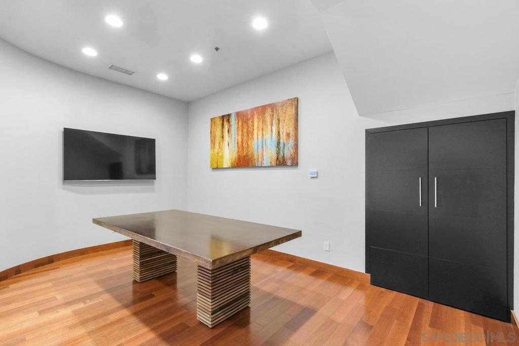 2563 Mast Way Property Photo 8
