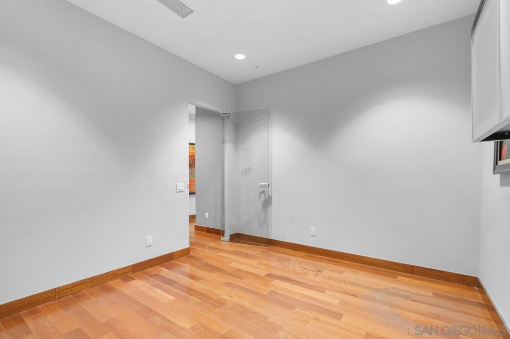 2563 Mast Way Property Photo 13