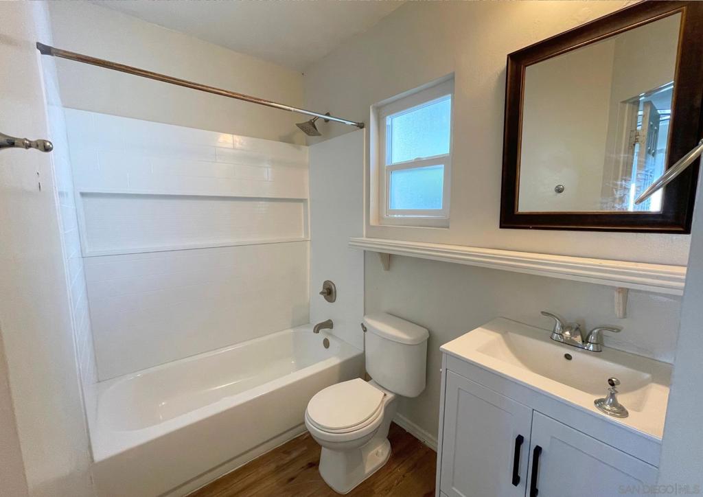 1060 E Washington Ave 5 Property Photo 22