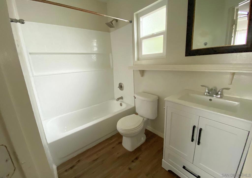 1060 E Washington Ave 5 Property Photo 23