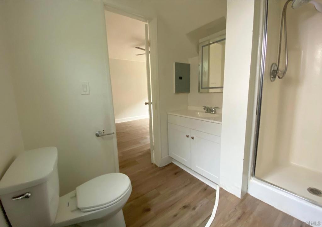 1060 E Washington Ave 5 Property Photo 24