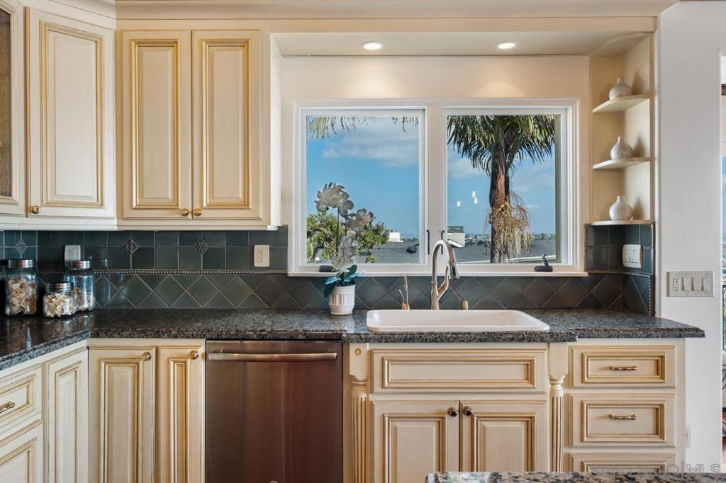 3235 Harbor View Dr Property Photo 24