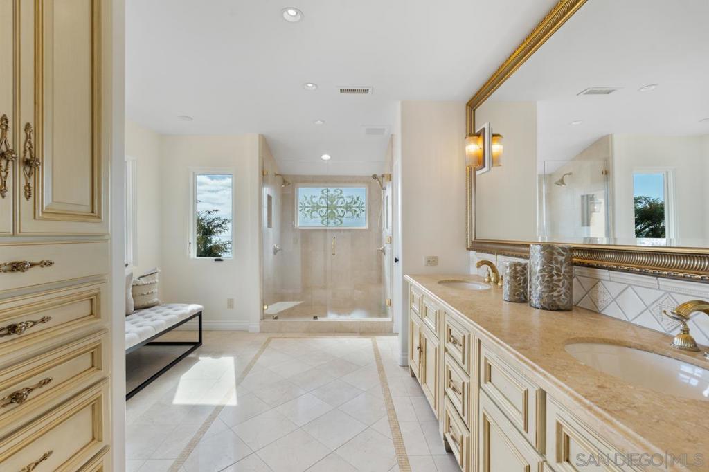 3235 Harbor View Dr Property Photo 35