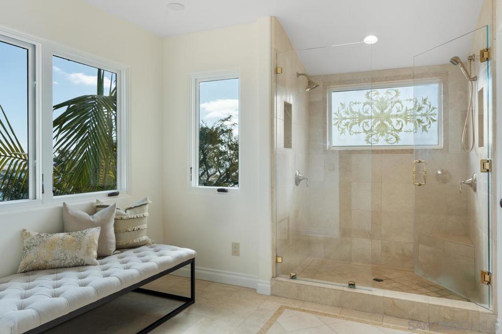 3235 Harbor View Dr Property Photo 36