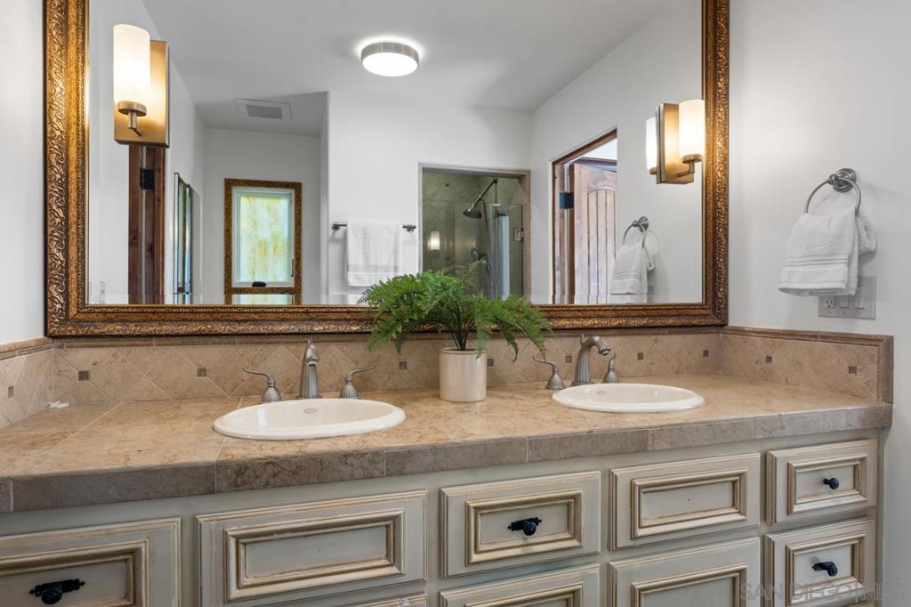 3235 Harbor View Dr Property Photo 45