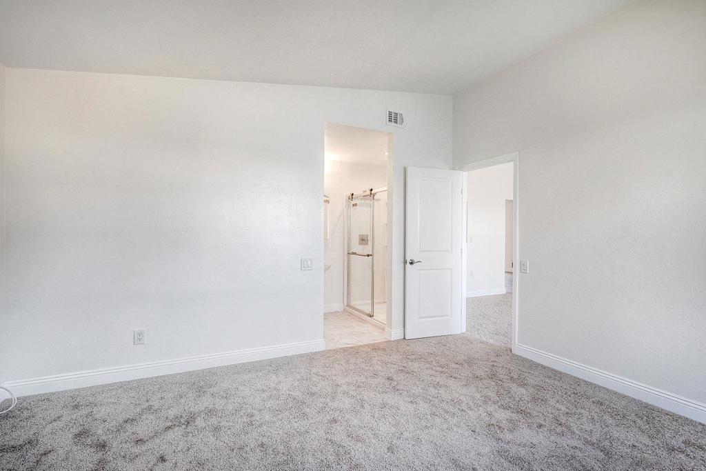 260004019SD Property Photo 14