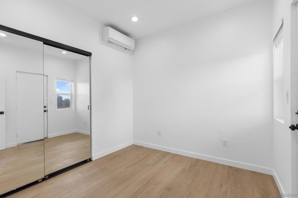 6407 13 Richard St Property Photo 20