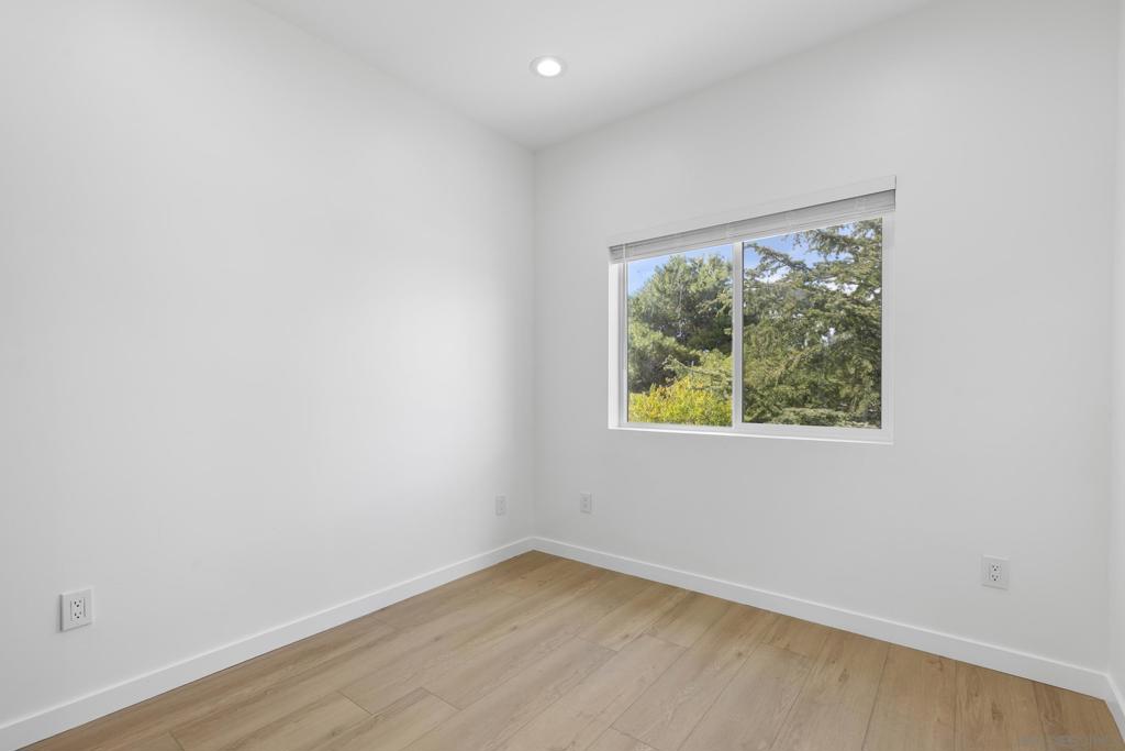 6407 13 Richard St Property Photo 21