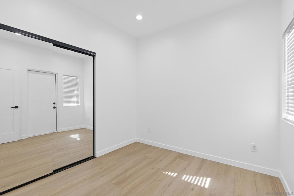 6407 13 Richard St Property Photo 23