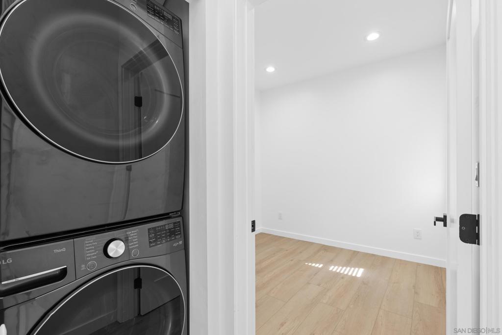6407 13 Richard St Property Photo 24