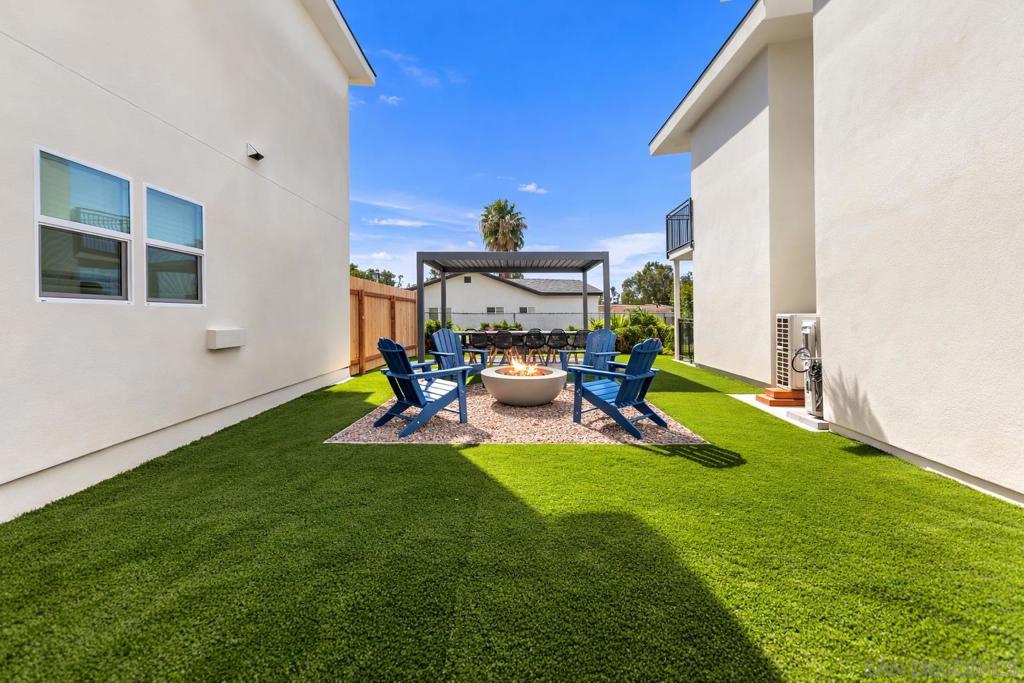 6407 13 Richard St Property Photo 32