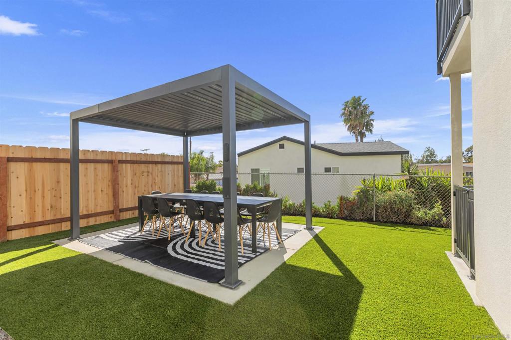 6407 13 Richard St Property Photo 33