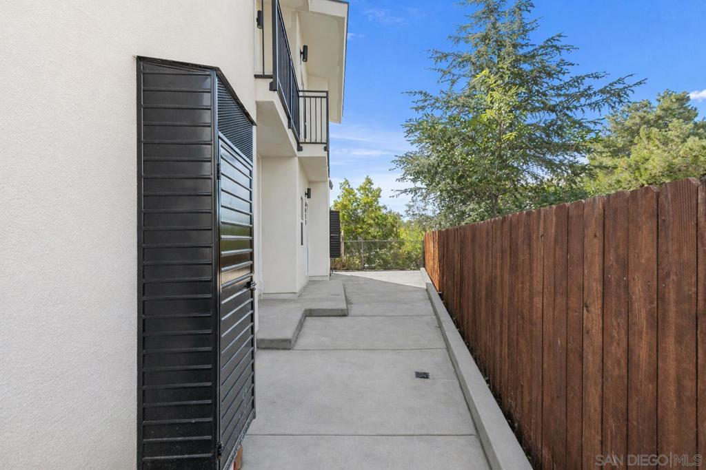 6407 13 Richard St Property Photo 39