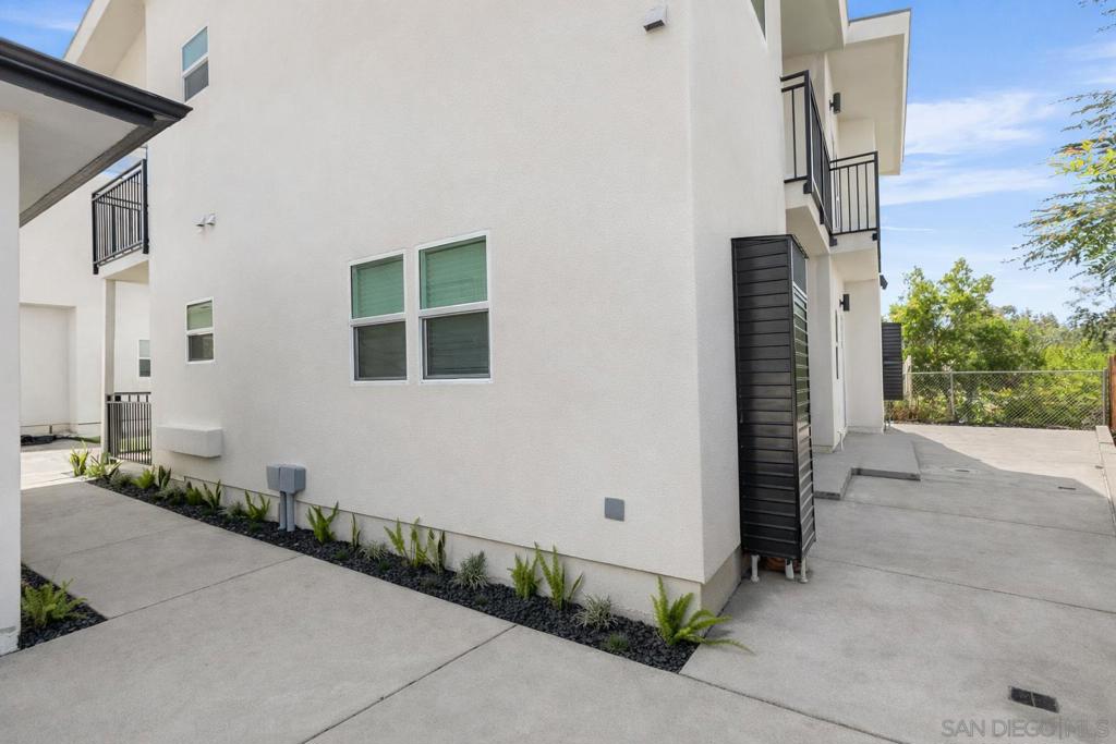 6407 13 Richard St Property Photo 40