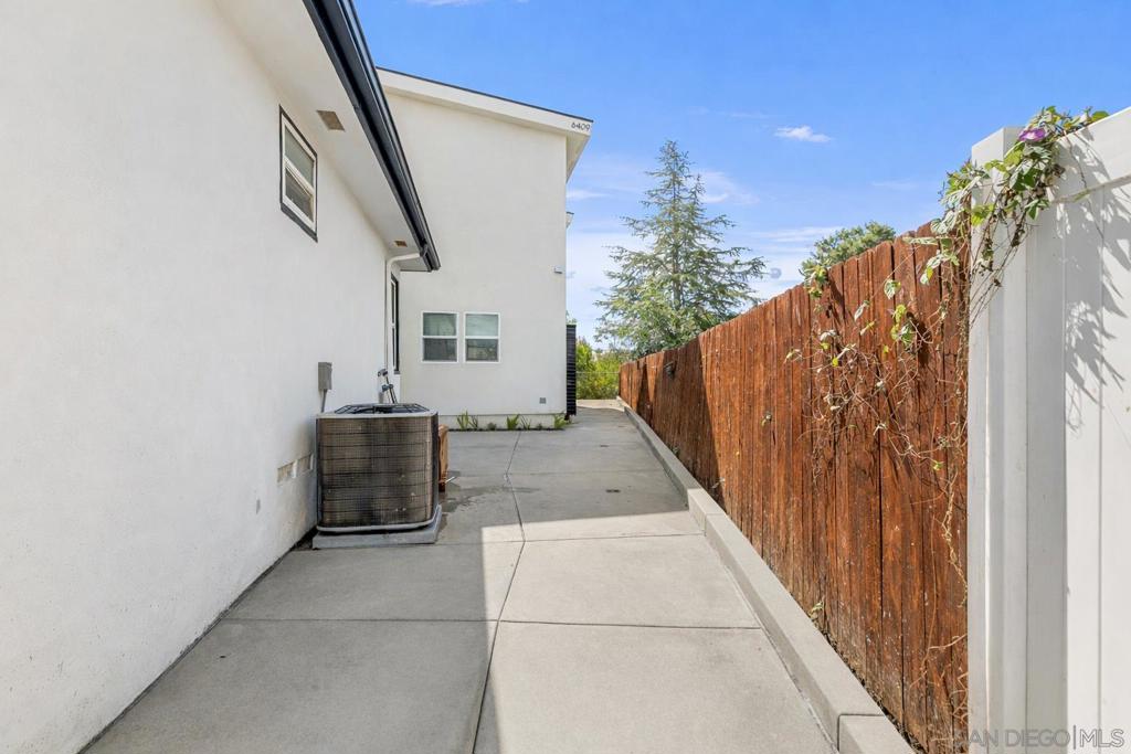 6407 13 Richard St Property Photo 41