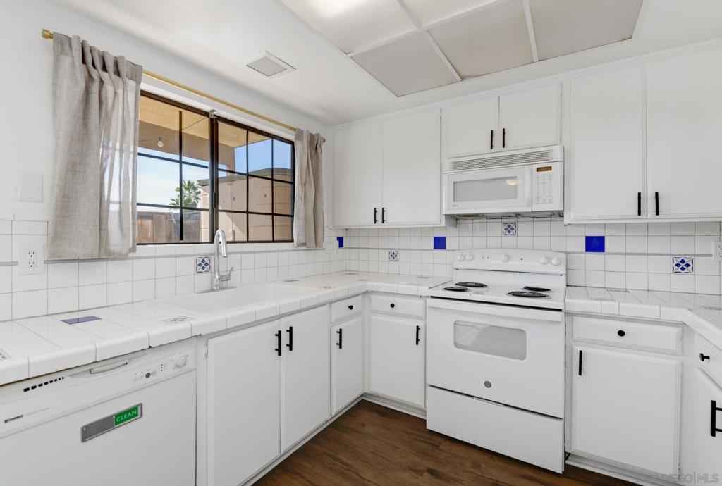 625 S Fig Street 10 Property Photo 8