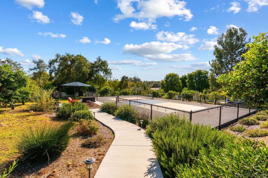 8 Country Glen Rd Property Photo 24