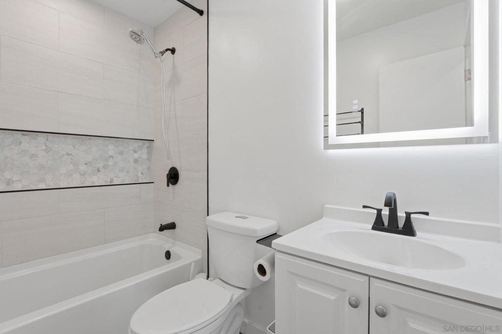 7742 Shorewood Dr Property Photo 26