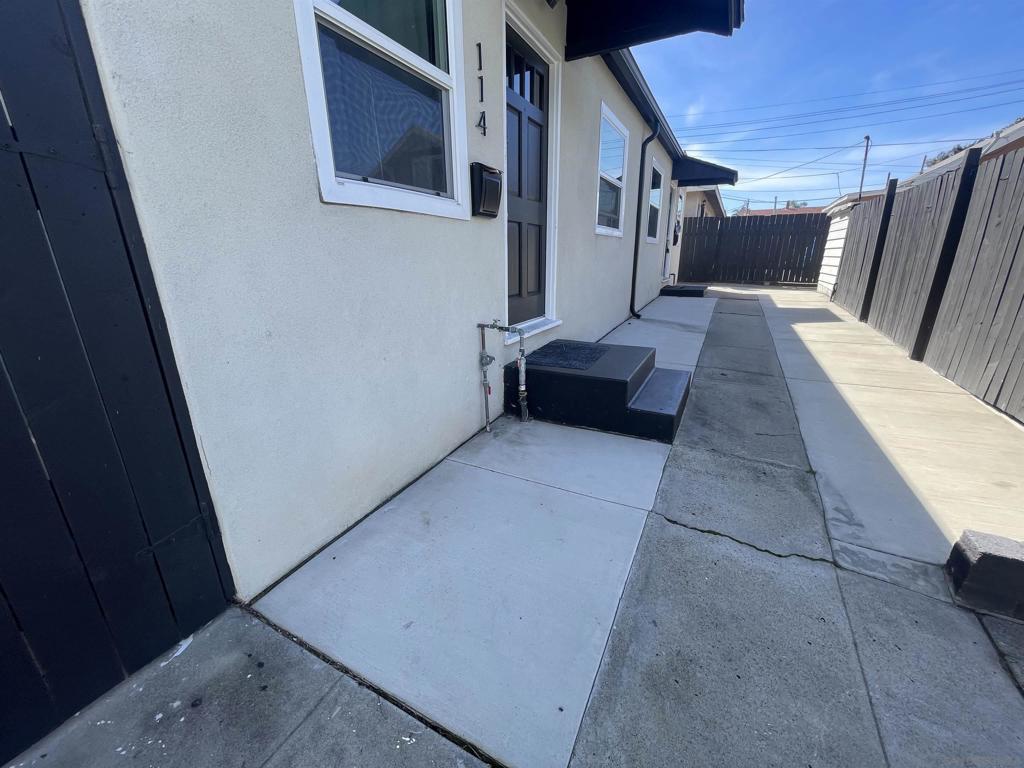 110 E 5th Property Photo 4