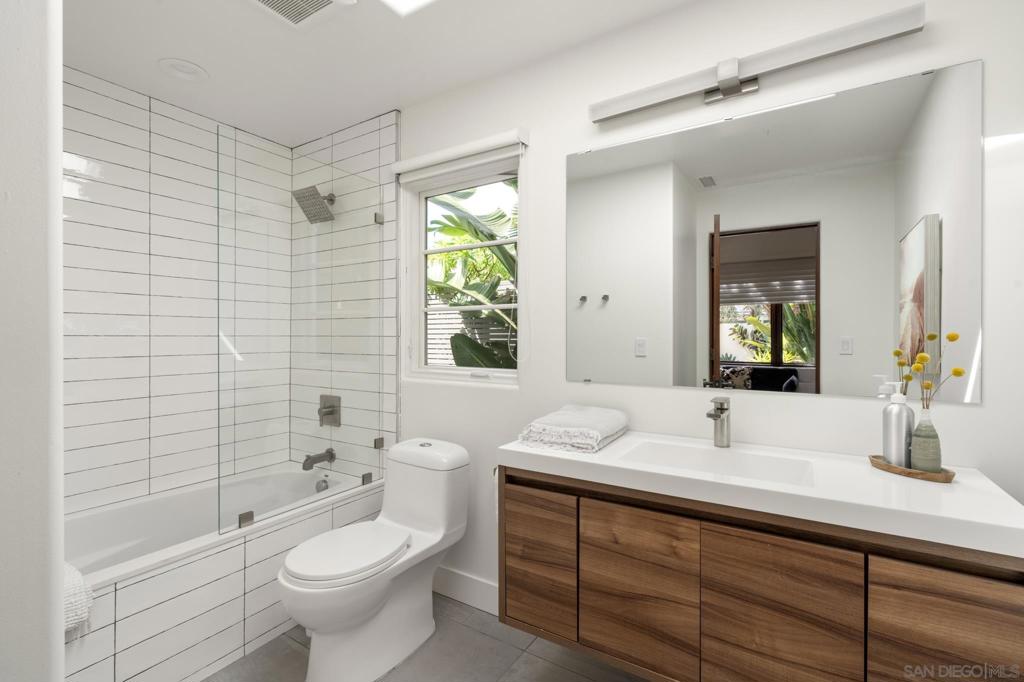1370 Neptune Property Photo 13