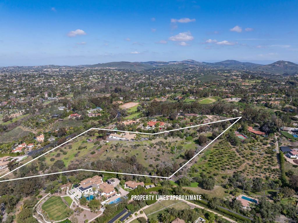 18024 Avenida Alondra Property Photo 4